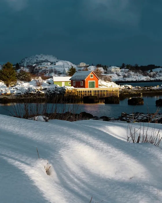 Framed Print : Red rorbu in Ballstad, Lofoten Islands, Norway Framed Print : Red rorbu in Ballstad, Lofoten Islands, Norway