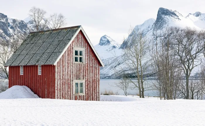 Framed Print : Red timber rorbu (cabin) in the snow, Bergsbotn, Senja, Norway Framed Print : Red timber rorbu (cabin) in the snow, Bergsbotn, Senja, Norway