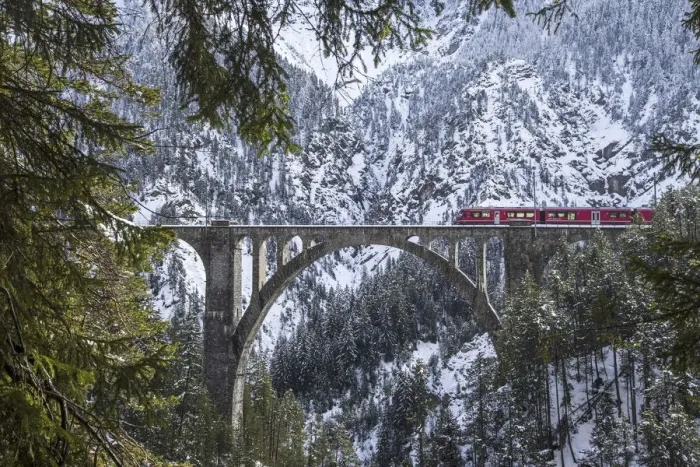 Framed Print : The red train on the Wiesener Viadukt surrounded by snowy mountains Framed Print : The red train on the Wiesener Viadukt surrounded by snowy mountains