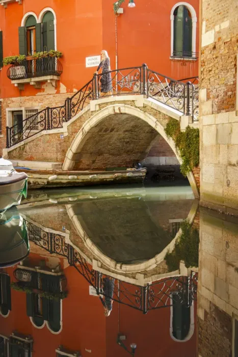 Framed Print : Reflection in a Canal, Venice, Veneto, Italia, Europe