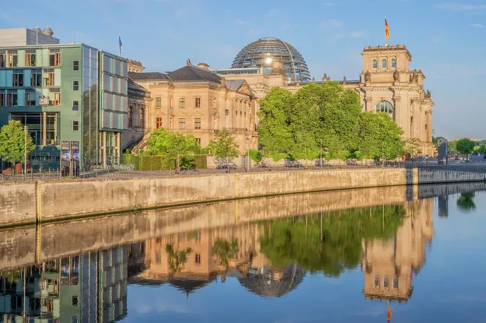 Framed Print : Reichstag in morning light, Berlin, Germany Framed Print : Reichstag in morning light, Berlin, Germany