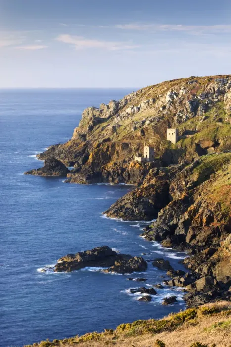 Framed Print : Remains of The Crowns tin mine engine houses on the Cornish Atlantic coast near Botallack