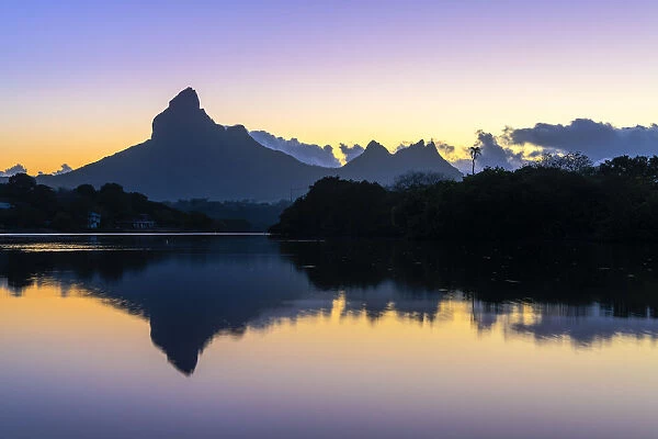 Rempart mountain reflected in Tamarin bay