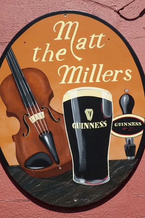 Framed Print : Republic of Ireland, Pub Sign Framed Print : Republic of Ireland, Pub Sign
