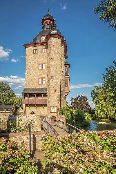 Residential tower of Schloss Vollrads in Winkel, Rheingau, Hesse, Germany
