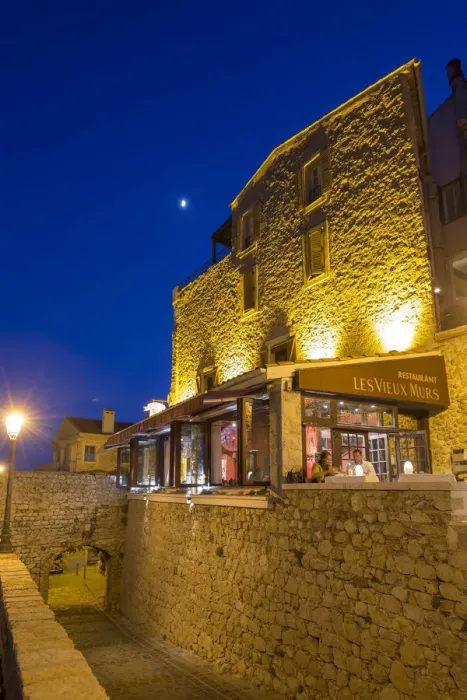 Framed Print : Restaurant in the Old town of Antibes, Alpes-Maritimes, Provence-Alpes-Cote D Azur Framed Print : Restaurant in the Old town of Antibes, Alpes-Maritimes, Provence-Alpes-Cote D Azur