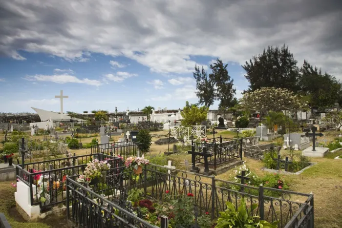 Framed Print : Reunion Island, St-Paul, Seafront Cimetiere Marin, cemetery