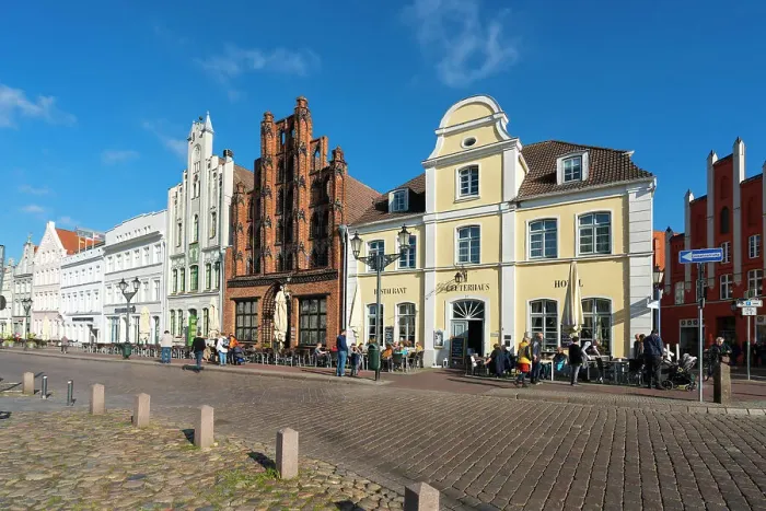 Framed Print : Reuterhaus and Alter Schwede restaurants at Wismar Square in Old Town, Wismar, UNESCO, Nordwestmecklenburg, Mecklenburg-Western Pomerania, Germany Framed Print : Reuterhaus and Alter Schwede restaurants at Wismar Square in Old Town, Wismar, UNESCO, Nordwestmecklenburg, Mecklenburg-Western Pomerania, Germany