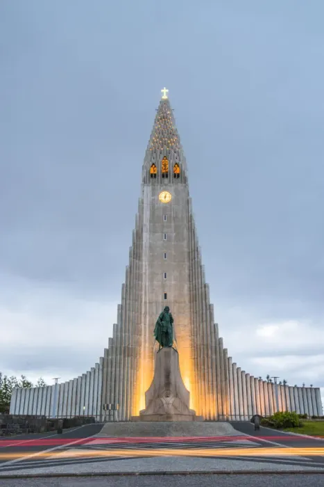 Framed Print : Reykjavik, Iceland. Hallgraimskirkja church at dusk Framed Print : Reykjavik, Iceland. Hallgraimskirkja church at dusk