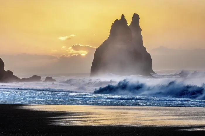 Framed Print : The Reynisdrangar rock stacks being pounded by waves, from Reynisfjara black sand beach, near Vik y Myrdal, South Iceland Framed Print : The Reynisdrangar rock stacks being pounded by waves, from Reynisfjara black sand beach, near Vik y Myrdal, South Iceland