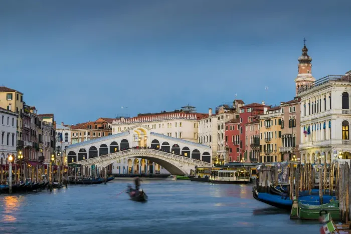 Framed Print : Rialto bridge at dusk, Venice, Veneto, Italy Framed Print : Rialto bridge at dusk, Venice, Veneto, Italy