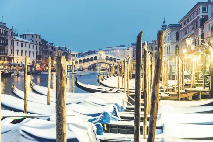 Framed Print : Rialto bridge at dusk in winter, Venice, Veneto, Italy