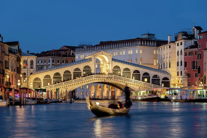 Framed Print : Rialto Bridge and Grand Canal, Venice, Veneto, Italy Framed Print : Rialto Bridge and Grand Canal, Venice, Veneto, Italy