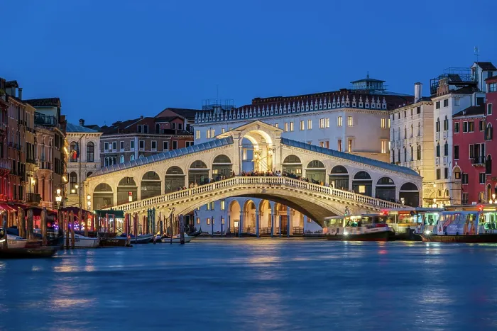 Framed Print : Rialto Bridge and Grand Canal, Venice, Veneto, Italy Framed Print : Rialto Bridge and Grand Canal, Venice, Veneto, Italy