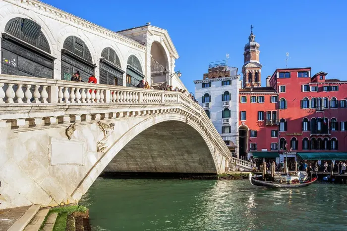 Framed Print : Rialto Bridge (Ponte di Rialto), Venice, Veneto, Italy Framed Print : Rialto Bridge (Ponte di Rialto), Venice, Veneto, Italy