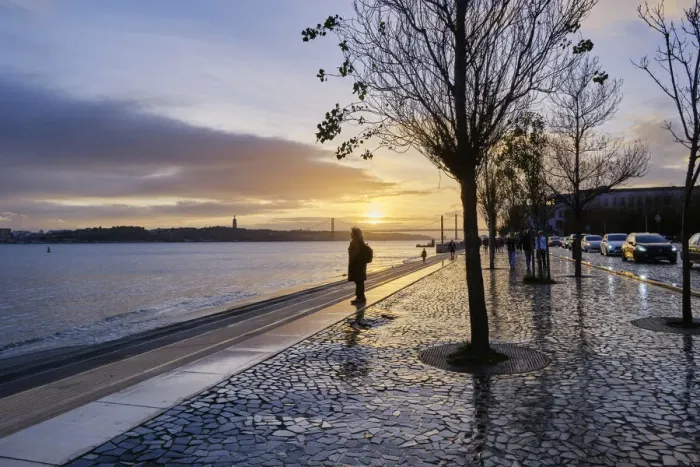 Framed Print : Ribeira das Naus in a rainy day, along the Tagus river. Lisbon, Portugal (MR)
