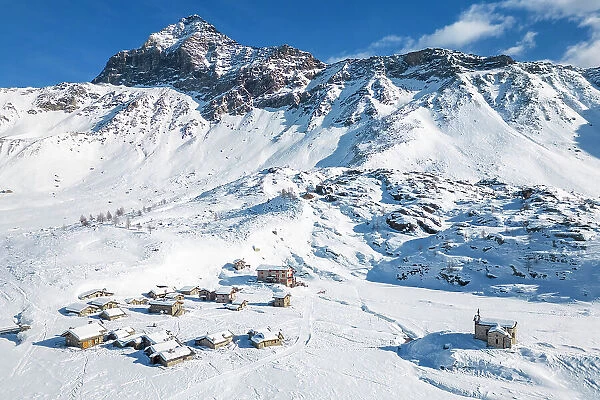 Rifugio Cristina and Pizzo Scalino in winter. Lanzada, Valmalenco, Valtellina, Sondrio district, Lombardy, Italy, Europe