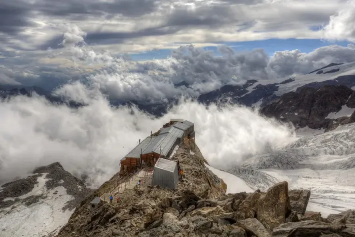 Framed Print : Rifugio Gnifetti on Monte Rosa, surrounded by the clouds, Valsesia, Vercelli, Piemonte Framed Print : Rifugio Gnifetti on Monte Rosa, surrounded by the clouds, Valsesia, Vercelli, Piemonte
