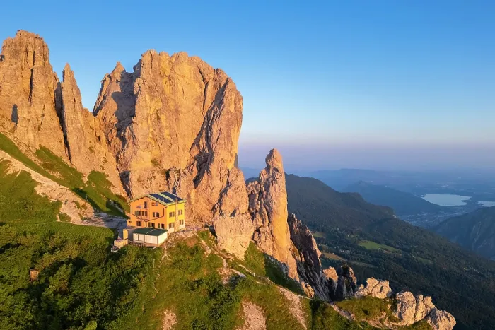 Framed Print : Rifugio Rosalba and Grignetta (Grigna Meridionale) with Torre Cinquantenario and Torre Cecilia in summer at sunset. Piani Resinelli, Lecco, Lombardy, Italy