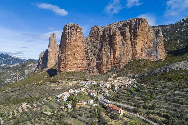Riglos village with Mallets of Riglos in background. Riglos, province of Huesca, Aragon