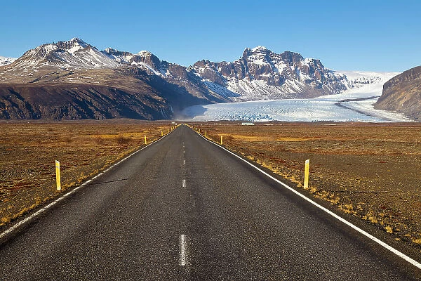 The Ring Road in front of Skaftafellsjokull, Sudurland, Skaftafell, Iceland