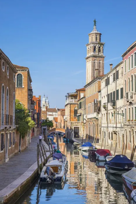 Framed Print : Rio des Barnaba, Dorsoduro, Venice, Veneto, Italy Framed Print : Rio des Barnaba, Dorsoduro, Venice, Veneto, Italy