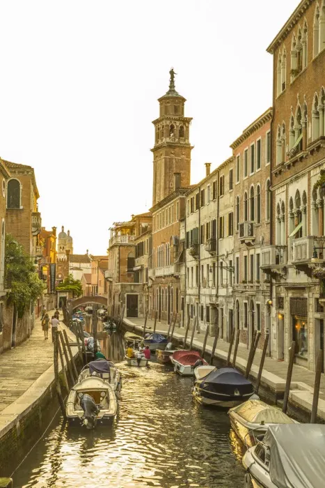 Framed Print : Rio de San Barnaba, Dorsoduro, Venice, Veneto, Italy Framed Print : Rio de San Barnaba, Dorsoduro, Venice, Veneto, Italy