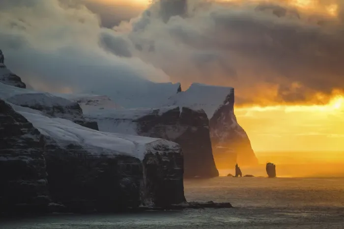 Framed Print : Risin og Kellingin sea stacks and islands of Eysturoy and Streymoy seen from Kallurin (island of Kalsoy) at sunset. Faroe islands Framed Print : Risin og Kellingin sea stacks and islands of Eysturoy and Streymoy seen from Kallurin (island of Kalsoy) at sunset. Faroe islands