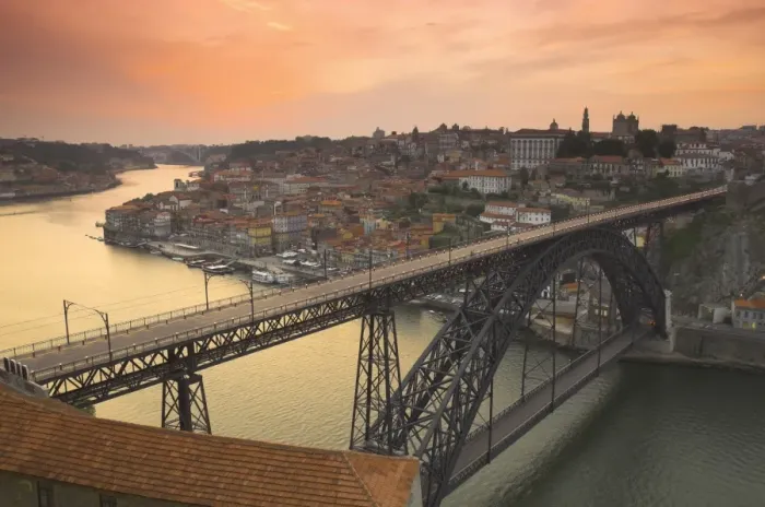 Framed Print : River Douro & Dom Luis I Bridge, Porto, Portugal Framed Print : River Douro & Dom Luis I Bridge, Porto, Portugal