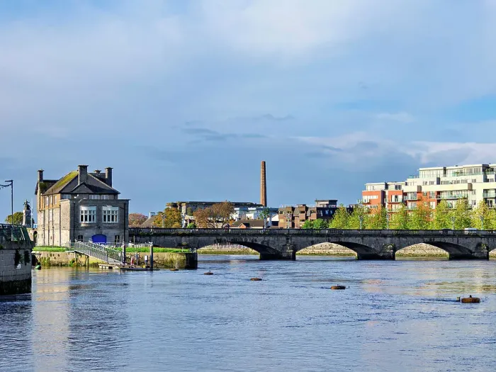 Framed Print : River Shannon and Sarsfield Swivel Bridge, Limerick, County Limerick, Ireland Framed Print : River Shannon and Sarsfield Swivel Bridge, Limerick, County Limerick, Ireland