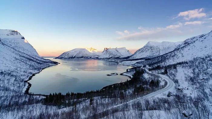 Framed Print : Empty road crossing the snowy mountains nearby a frozen fjord, Bergsbotn viewpoint, Bergsfjord, Senja, Troms county, Norway Framed Print : Empty road crossing the snowy mountains nearby a frozen fjord, Bergsbotn viewpoint, Bergsfjord, Senja, Troms county, Norway