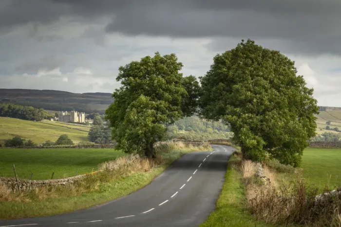 Framed Print : Road leading to Bolton Castle in Wensleydale, Yorkshire Dales National Park Framed Print : Road leading to Bolton Castle in Wensleydale, Yorkshire Dales National Park