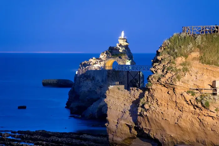 Framed Print : Rocher de la Vierge, port Vieux, Biarritz, the Basque Provinces, France Framed Print : Rocher de la Vierge, port Vieux, Biarritz, the Basque Provinces, France