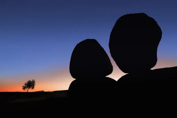 Framed Print : Rock formation at Devils Marbles - Australia, Northern Territory, Devils Marbles Framed Print : Rock formation at Devils Marbles - Australia, Northern Territory, Devils Marbles