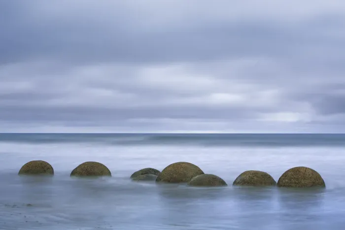 Framed Print : Rock formation Moeraki Boulders - New Zealand, South Island, Otago, Waitaki