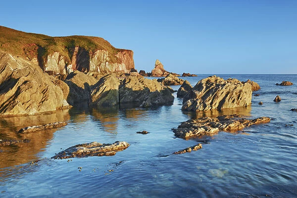 Rock landscape at Bantham Bay - United Kingdom, England, Devon, Kingsbridge