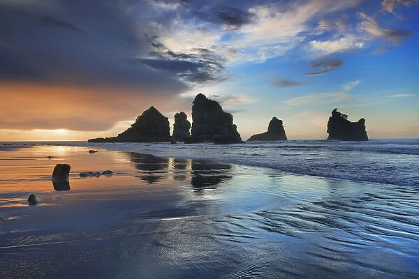 Rocky coast at ocean - New Zealand, South Island, West Coast, Grey, Greymouth