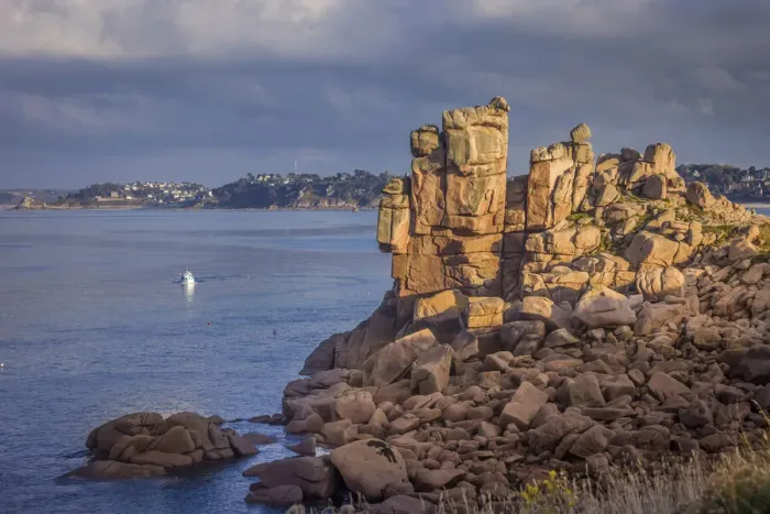 Framed Print : Rocky coast at Phare de Ploumanac`h, Cote de Granit Rose, Cotes-d'Armor, Brittany, France