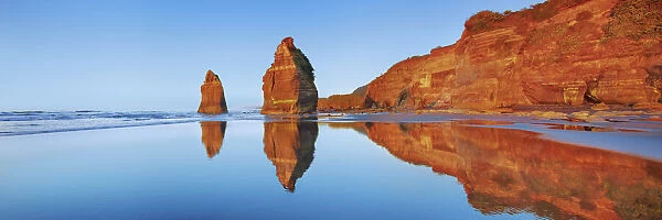 Rocky coast at the Three Sisters - New Zealand, North Island, Taranaki, New Plymouth