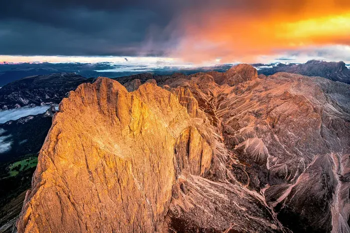 Framed Print : Rocky peaks of Catinaccio (Rosengarten), Cima Catinaccio and Catinaccio d'Antermoia under a burning sky at dawn, Dolomites, Italy Framed Print : Rocky peaks of Catinaccio (Rosengarten), Cima Catinaccio and Catinaccio d'Antermoia under a burning sky at dawn, Dolomites, Italy