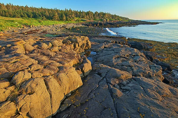 Rocky shoreline along the Bay of Fundy at FLour Cove Long Island on DIgby Neck, Nova Scotia, Canada