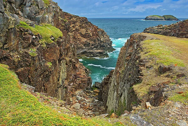 Rocky shoreline looking towards the Atlantic Ocean on the Bonavista Peninsula. Elliston, Newfoundland & Labrador, Canada