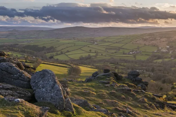 Framed Print : Rolling countryside near Widecombe in the Moor from Tunhill Rocks, Dartmoor, Devon Framed Print : Rolling countryside near Widecombe in the Moor from Tunhill Rocks, Dartmoor, Devon