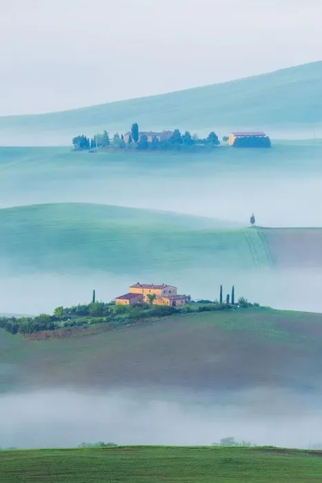 Framed Print : Rolling hills in the Tuscan countryside, Val D Orica, Tuscany, Italy Framed Print : Rolling hills in the Tuscan countryside, Val D Orica, Tuscany, Italy