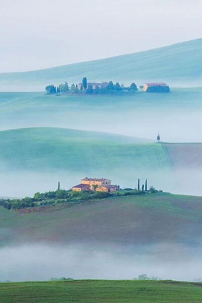 Rolling hills in the Tuscan countryside, Val D Orica, Tuscany, Italy