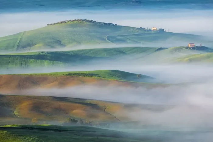Framed Print : Rolling hills in Val D Orcia Tuscany, Italy Framed Print : Rolling hills in Val D Orcia Tuscany, Italy