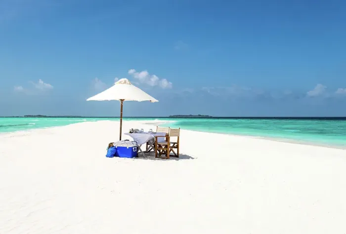 Framed Print : A romantic picnic for two on a deserted sandbank in the Indian Ocean, Baa Atoll, Maldives Framed Print : A romantic picnic for two on a deserted sandbank in the Indian Ocean, Baa Atoll, Maldives