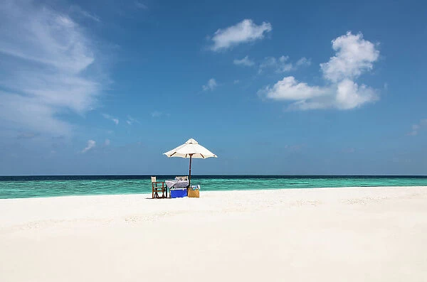 A romantic picnic for two on a deserted sandbank in the Indian Ocean, Baa Atoll, Maldives