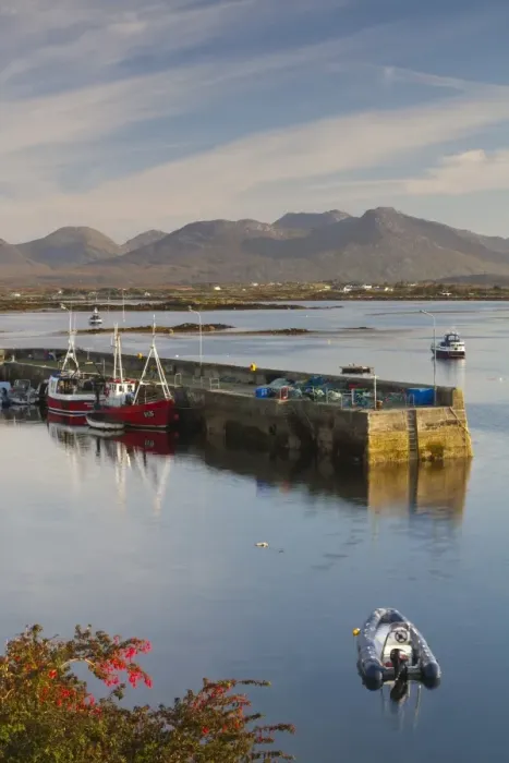 Framed Print : Roundstone Harbour, Connemara, Co Framed Print : Roundstone Harbour, Connemara, Co