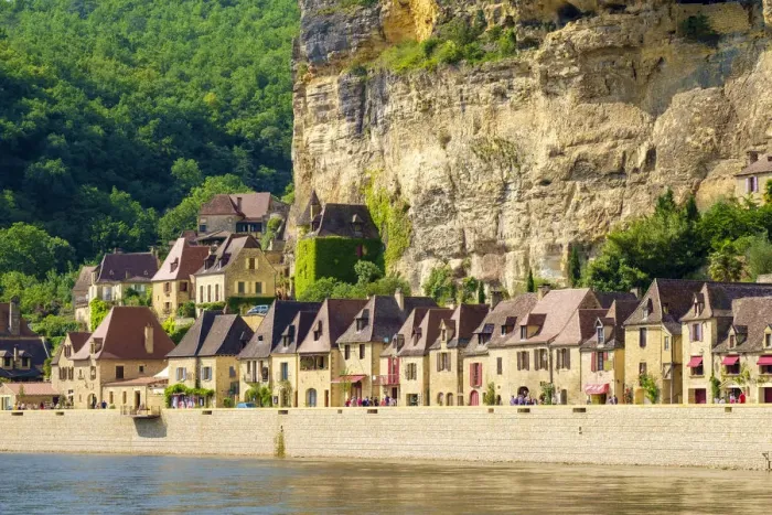 Framed Print : Rows of old stone houses along Dordogne River in late afternoon, La Roque-Gageac